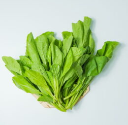 Espinaca fresca atado